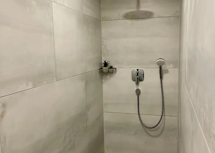 Erdgeschoss Wohnung Bergzit- Mit Hallenbad Und Sauna *